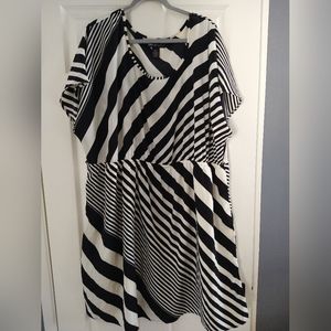 Lane Bryant 26/28 black/white dress